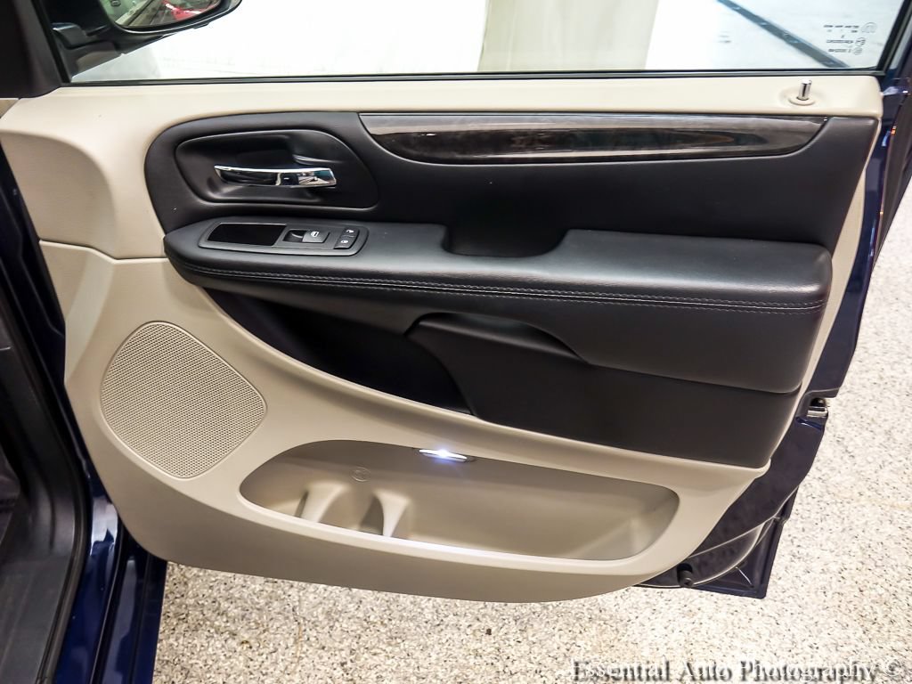 Used 2017 Dodge Grand Caravan SE FWD image 20