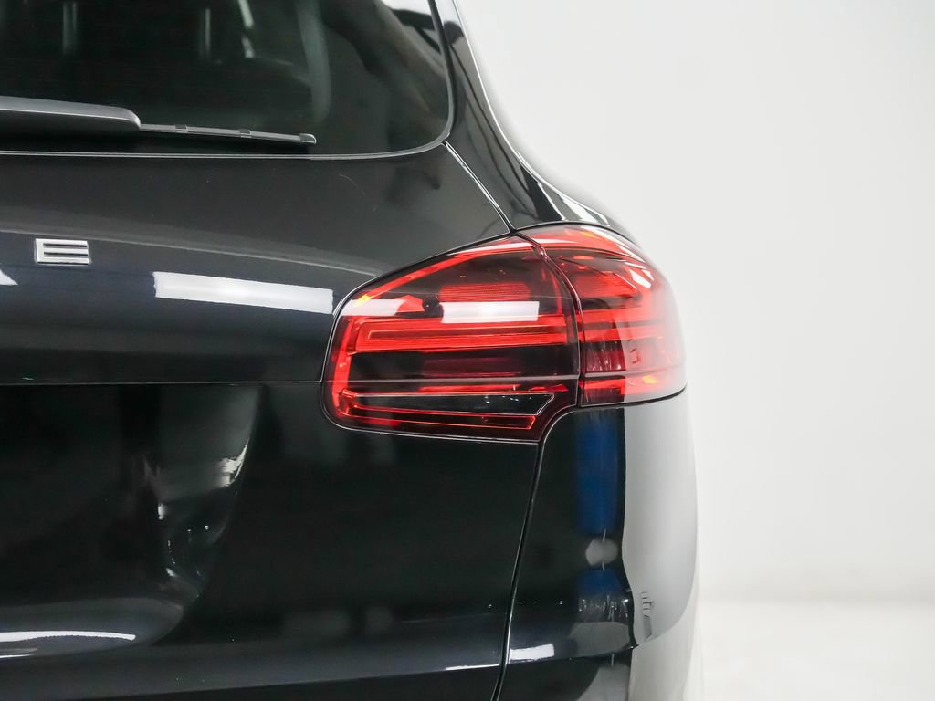 Certified 2017 Porsche Cayenne Turbo AWD/4WD image 12