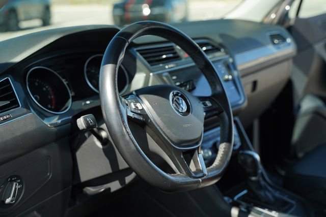 Used 2018 Volkswagen Tiguan SEL image 27