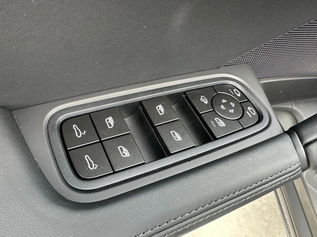Used 2025 Porsche Cayenne GTS image 15