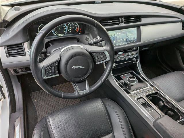 Used 2019 Jaguar XF Prestige image 9