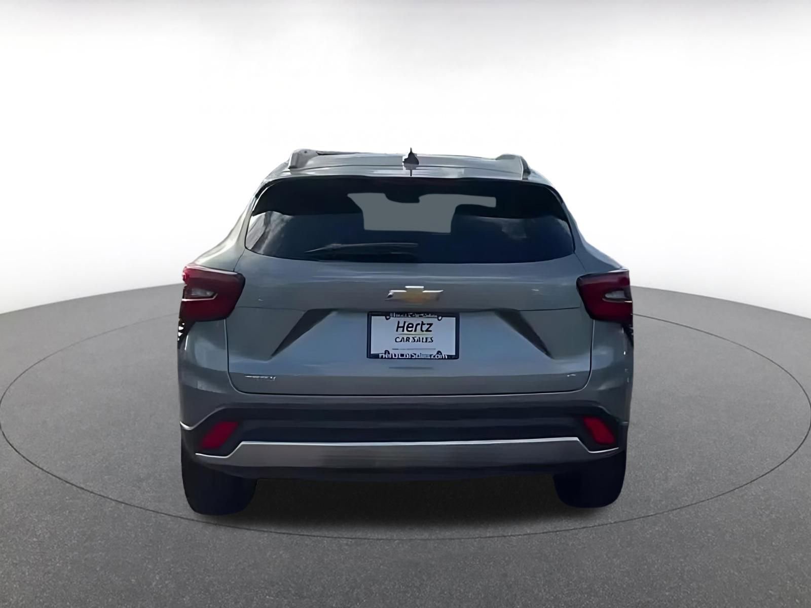 Used 2025 Chevrolet Trax LT FWD image 12