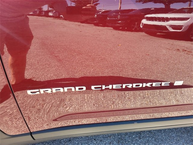 New 2025 Jeep Grand Cherokee Limited image 3