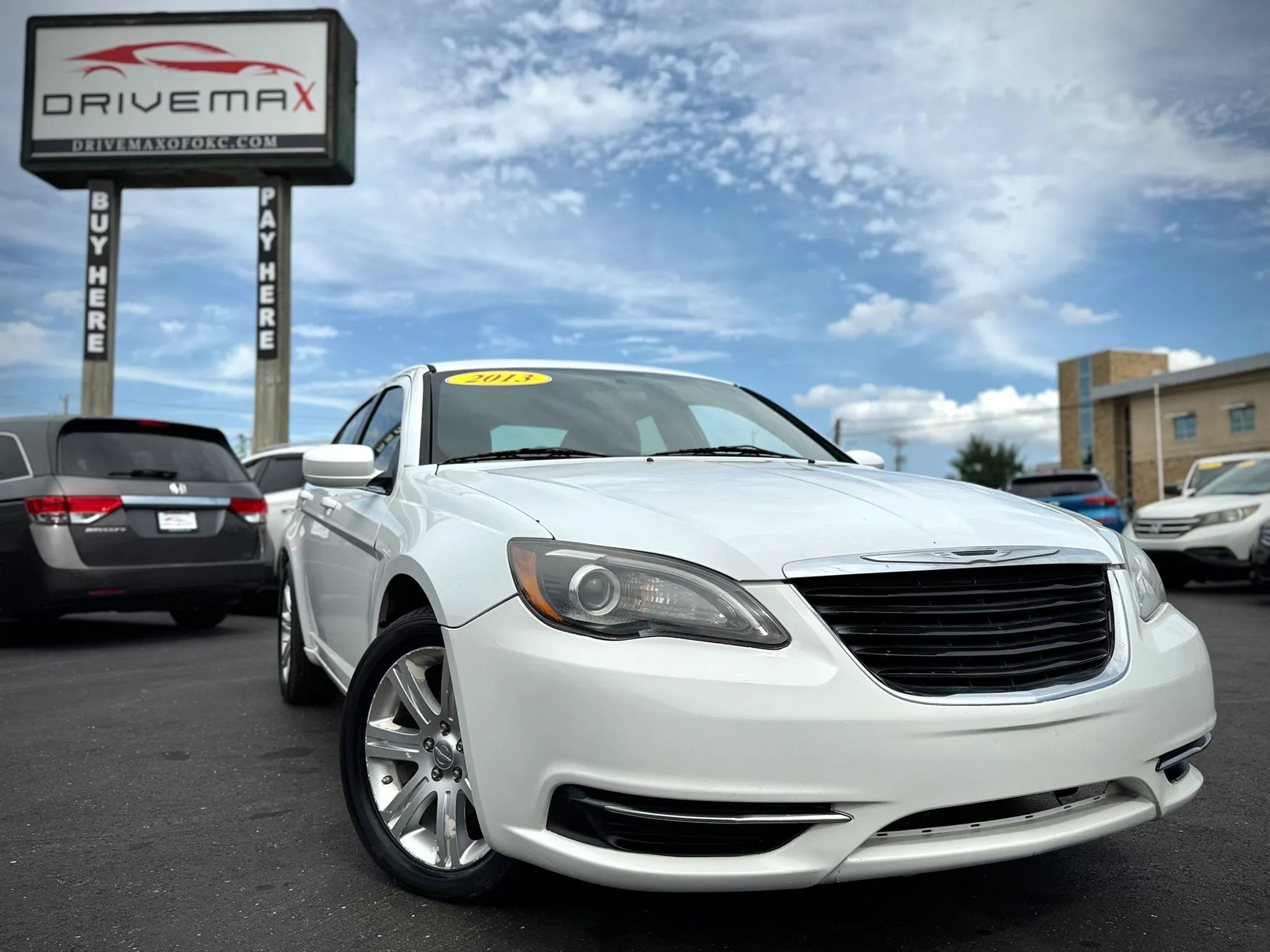 Used 2013 Chrysler 200 Touring FWD image 1