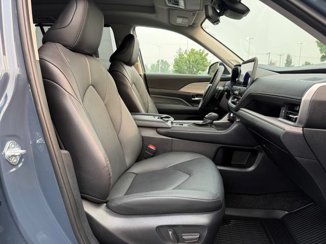 Certified 2025 Toyota Grand Highlander AWD image 19