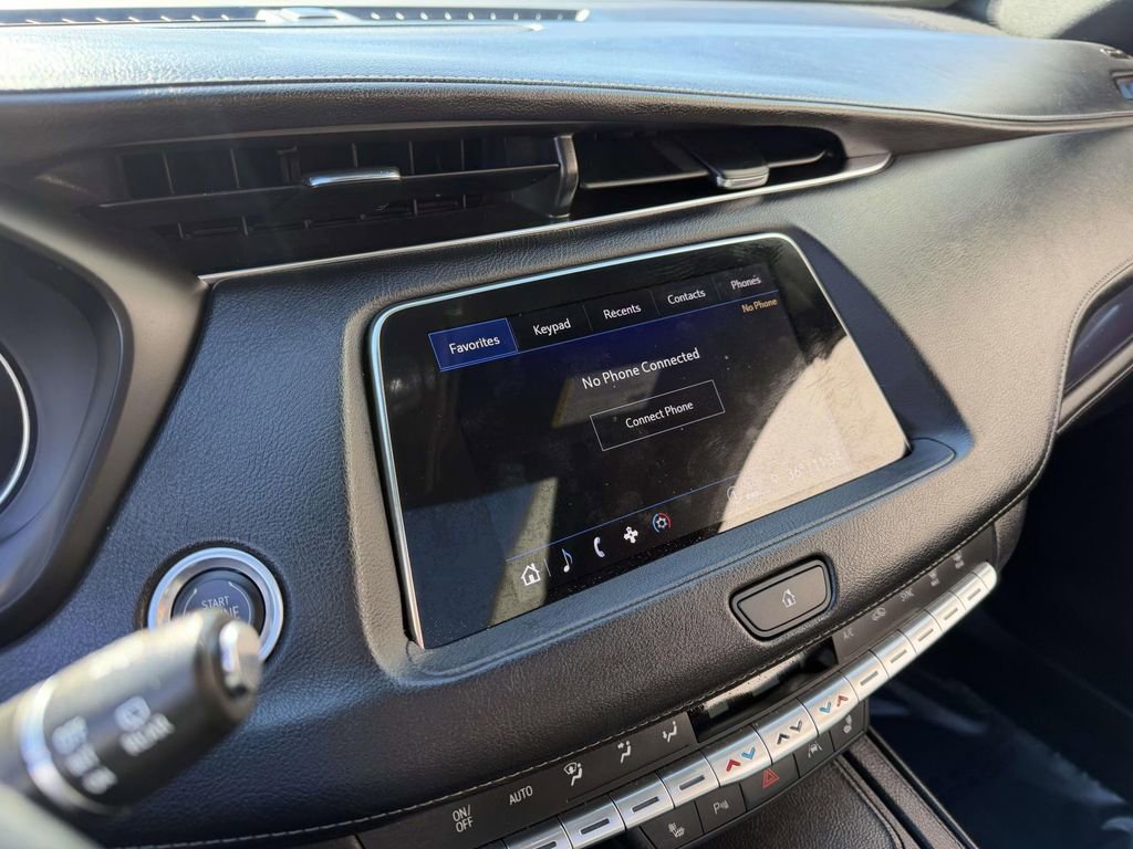 Used 2023 Cadillac XT4 Luxury w/ Cold Weather Package AWD/4WD image 31