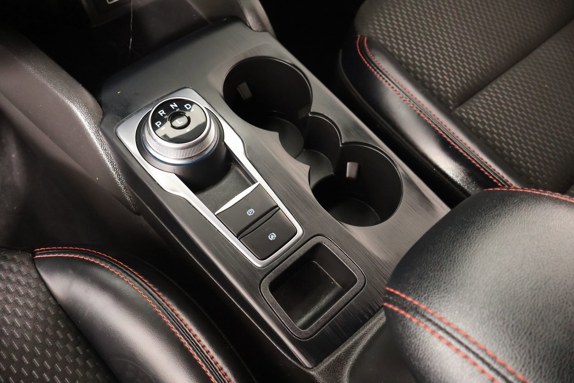 Used 2024 Ford Escape ST-Line w/ Tech Pack #1 FWD image 9