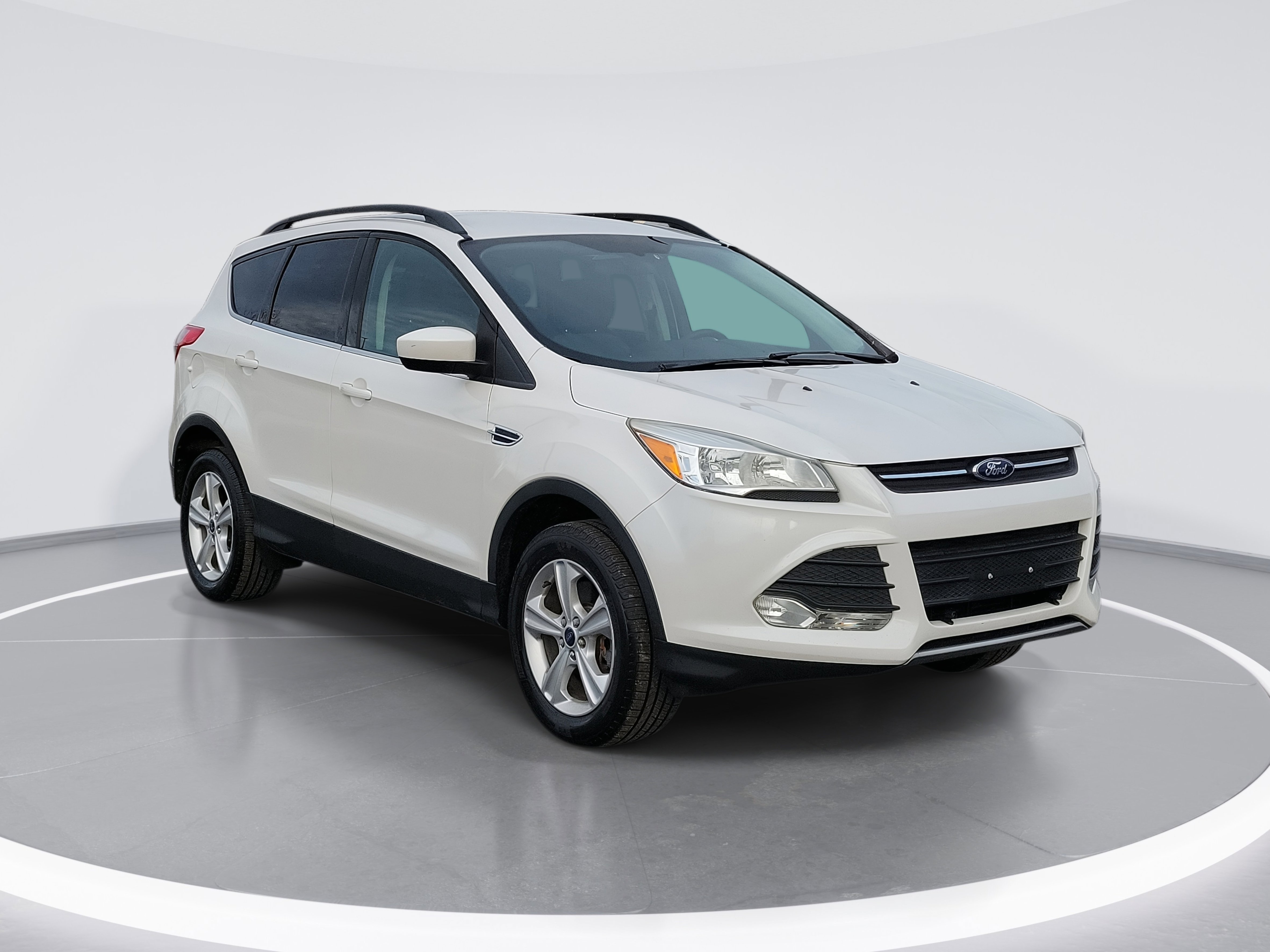Used 2014 Ford Escape SE w/ Equipment Group 201A image 2