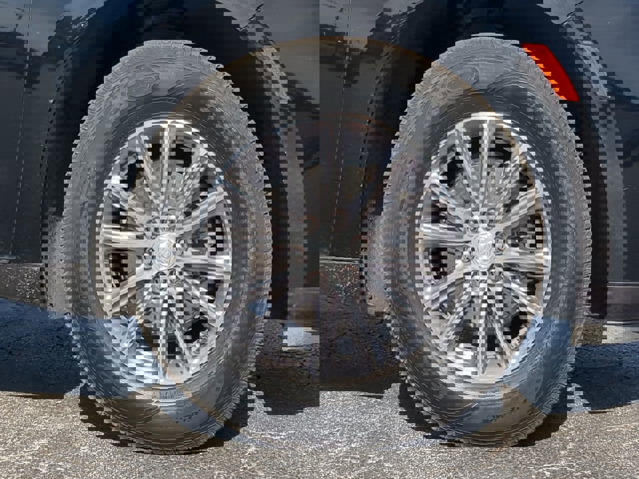 Used 2022 Buick Enclave Essence image 11