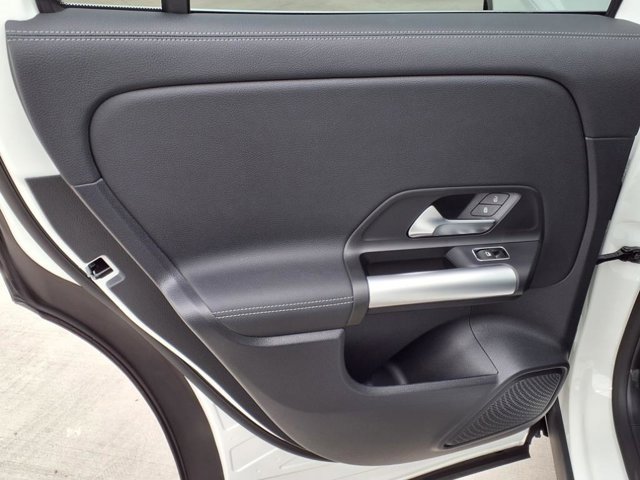 Used 2025 Mercedes-Benz GLA 250 4MATIC image 16