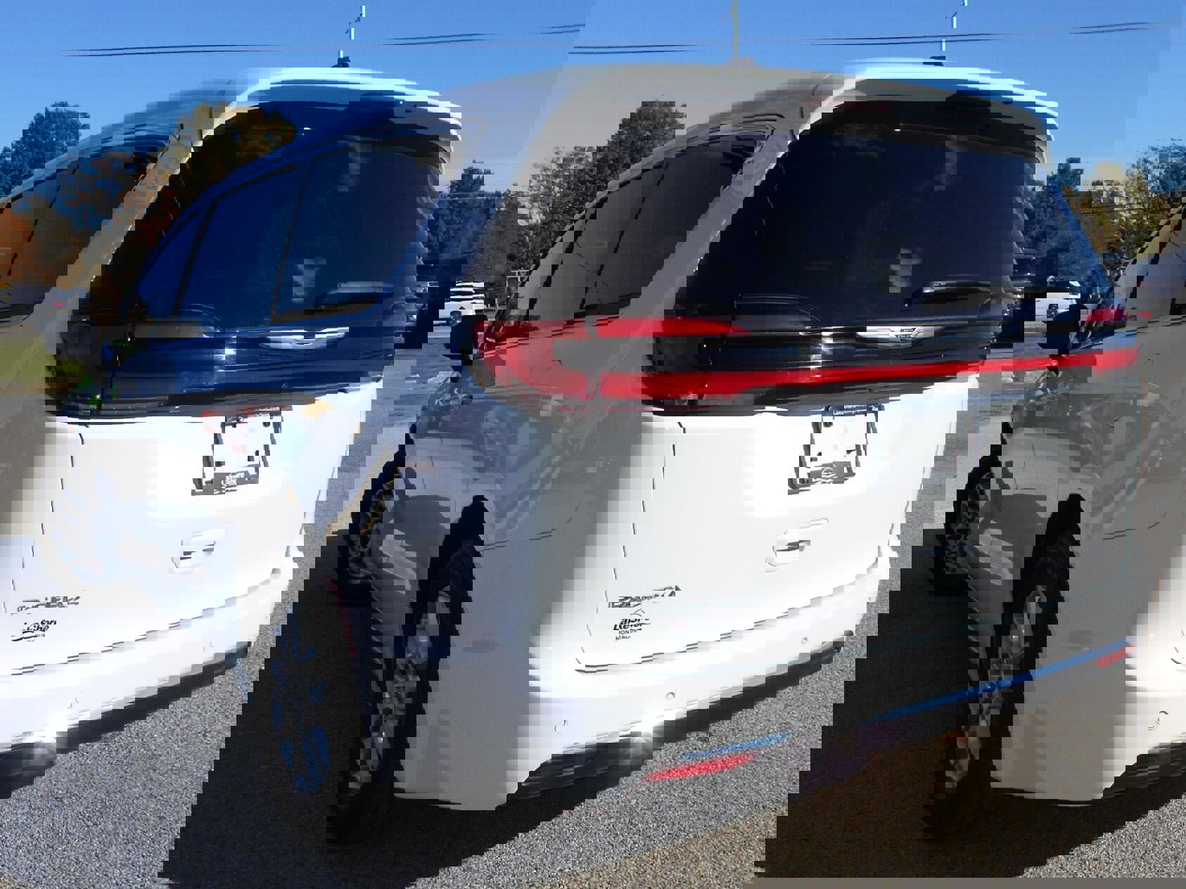 Certified 2024 Chrysler Pacifica Touring-L image 3