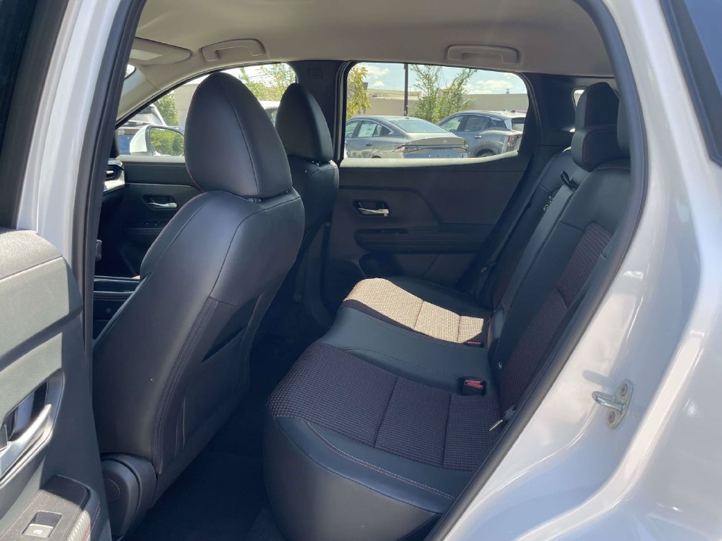 Used 2025 Nissan Kicks SR FWD image 13