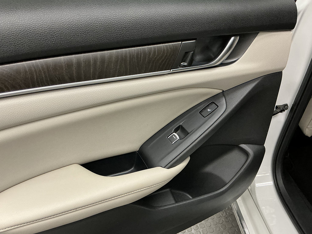 Used 2019 Honda Accord Touring image 26