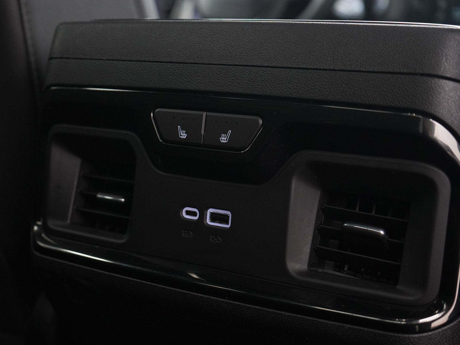 Used 2024 GMC Sierra 3500 AT4 w/ AT4 Premium Plus Package image 13