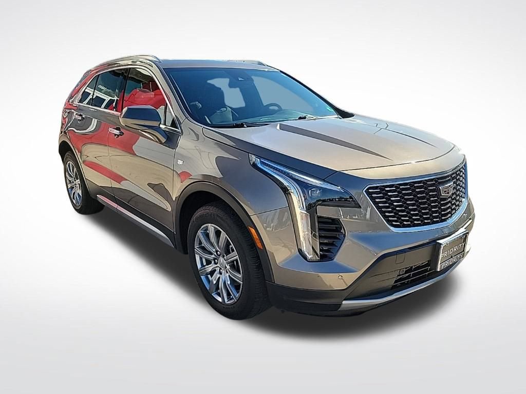 Used 2020 Cadillac XT4 Premium Luxury w/ Cold Weather Package image 8