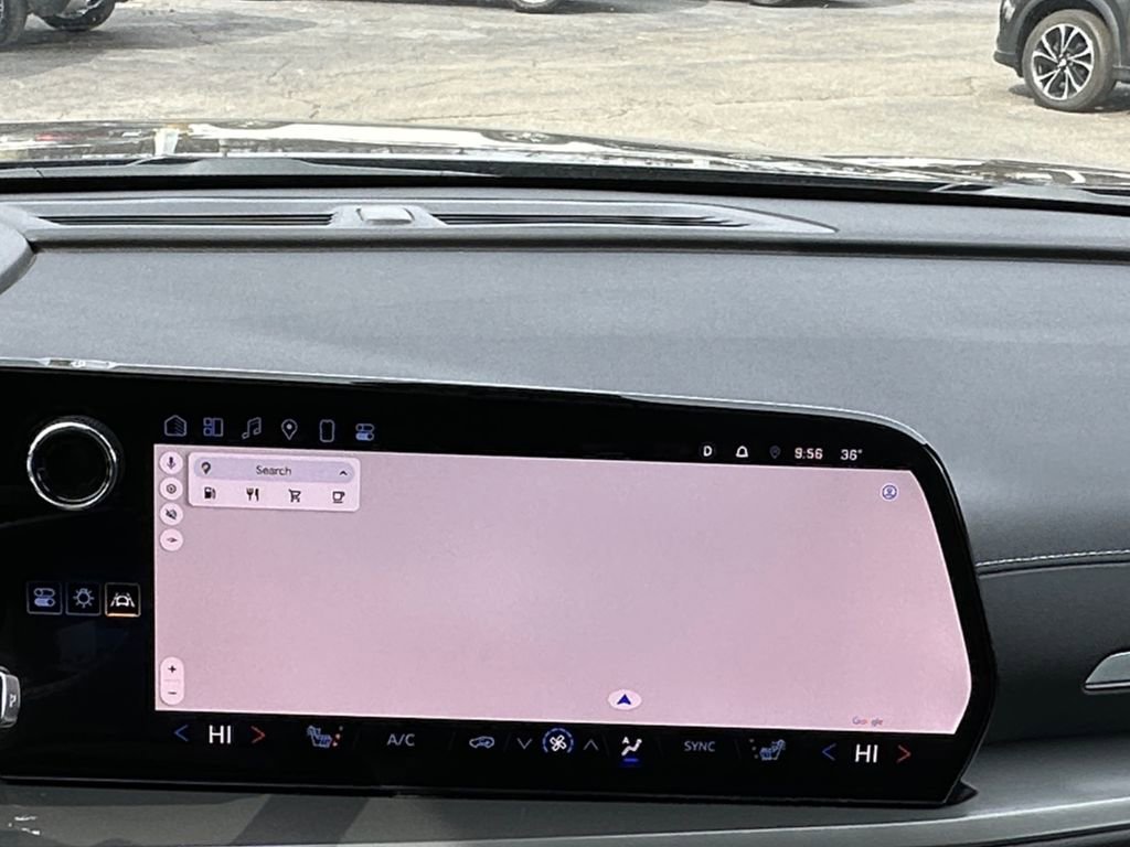 Used 2024 Chevrolet Traverse LT image 16