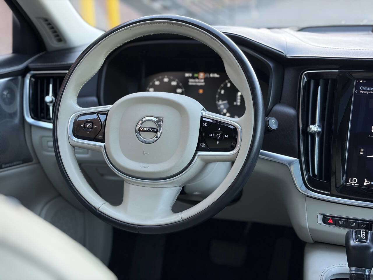 Used 2017 Volvo V90 T6 Cross Country AWD/4WD image 22