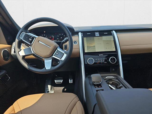 New 2024 Land Rover Discovery Metropolitan Edition image 4