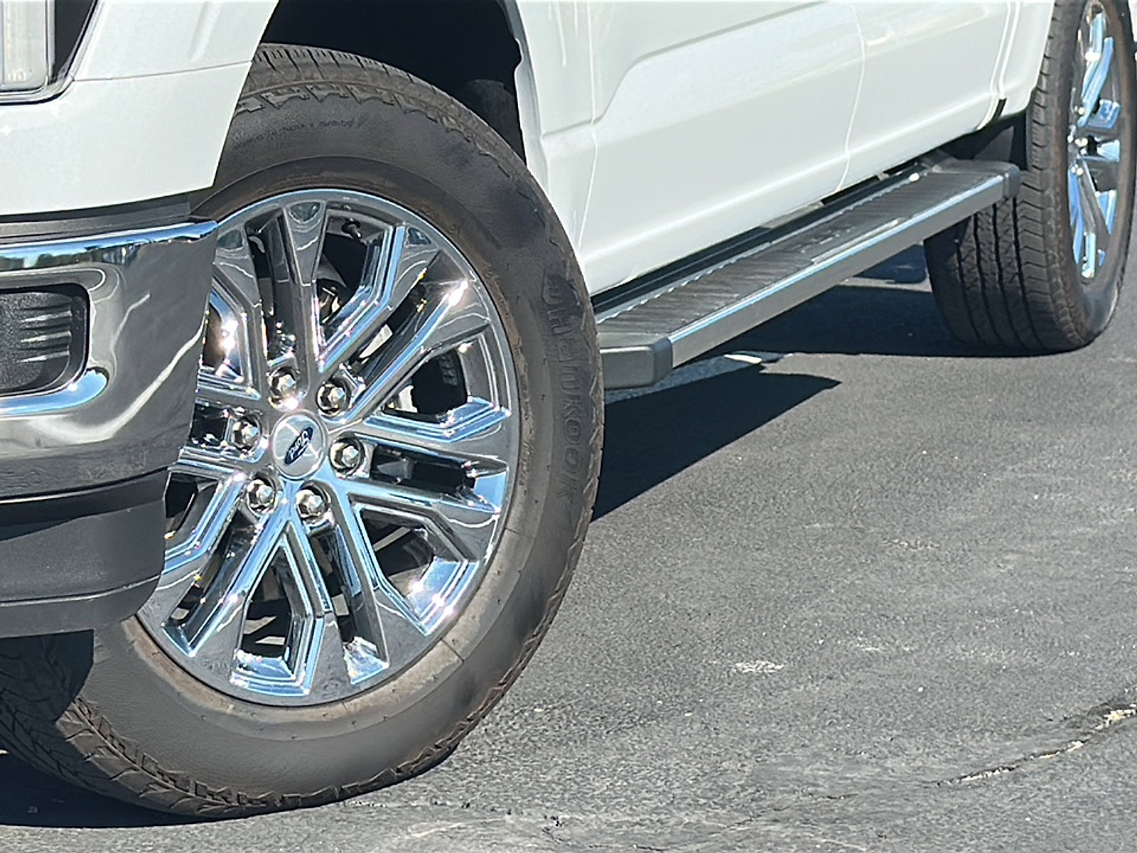 Used 2025 Ford F150 Lariat w/ Equipment Group 501A Mid image 3