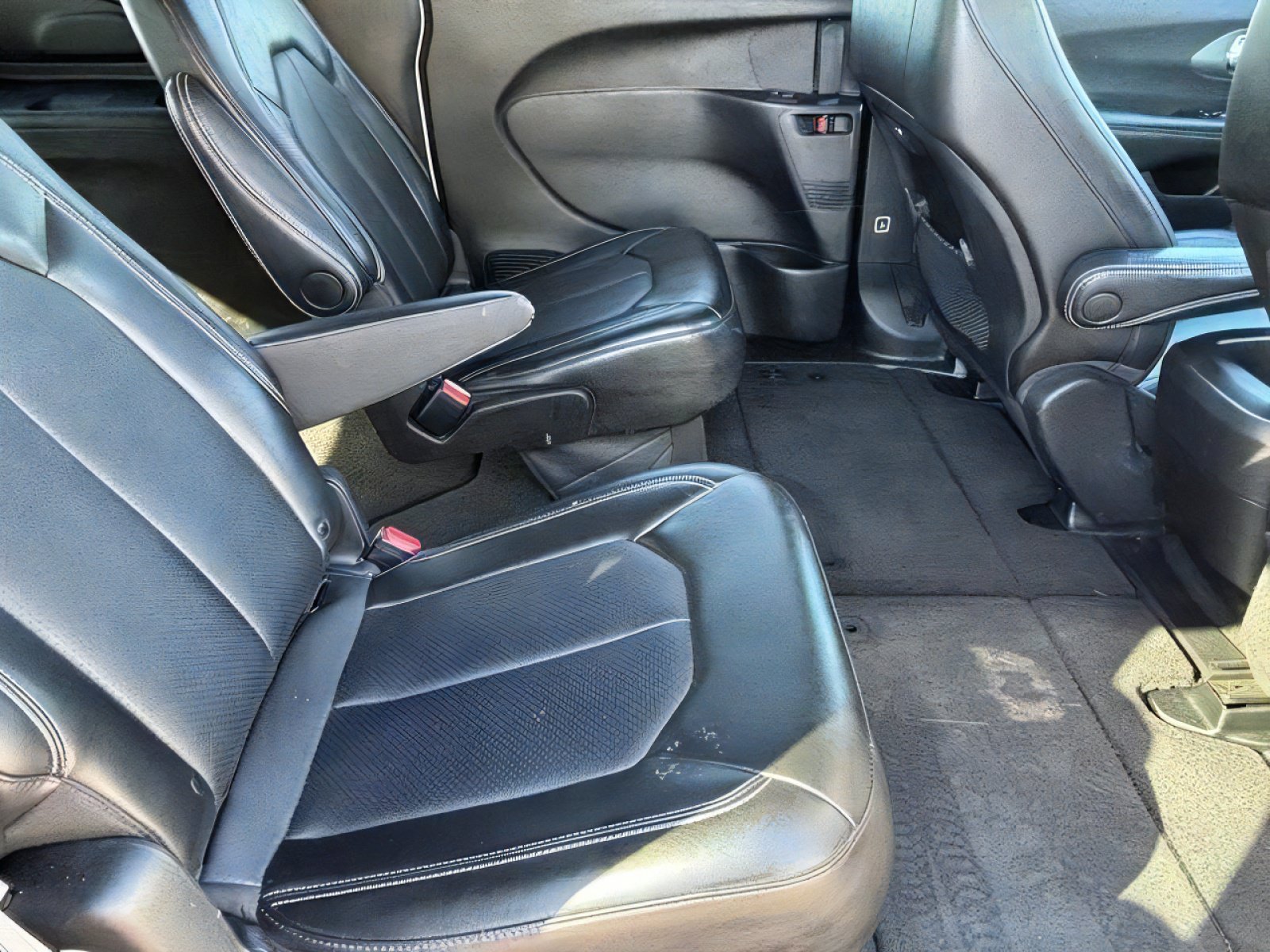 Used 2025 Chrysler Pacifica Select FWD image 24