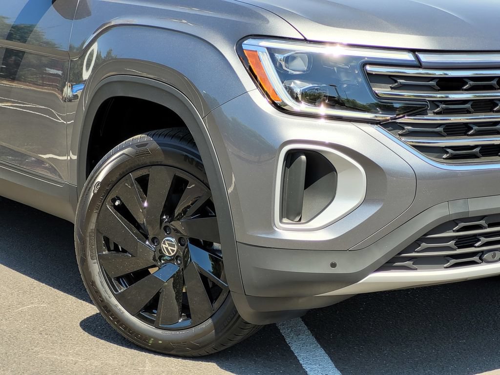 New 2025 Volkswagen Atlas SE FWD image 3