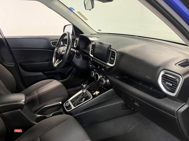 Used 2025 Hyundai Venue SEL FWD image 11