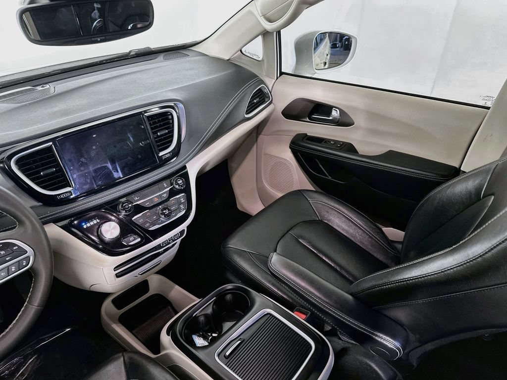 Certified 2022 Chrysler Pacifica Touring-L FWD image 29