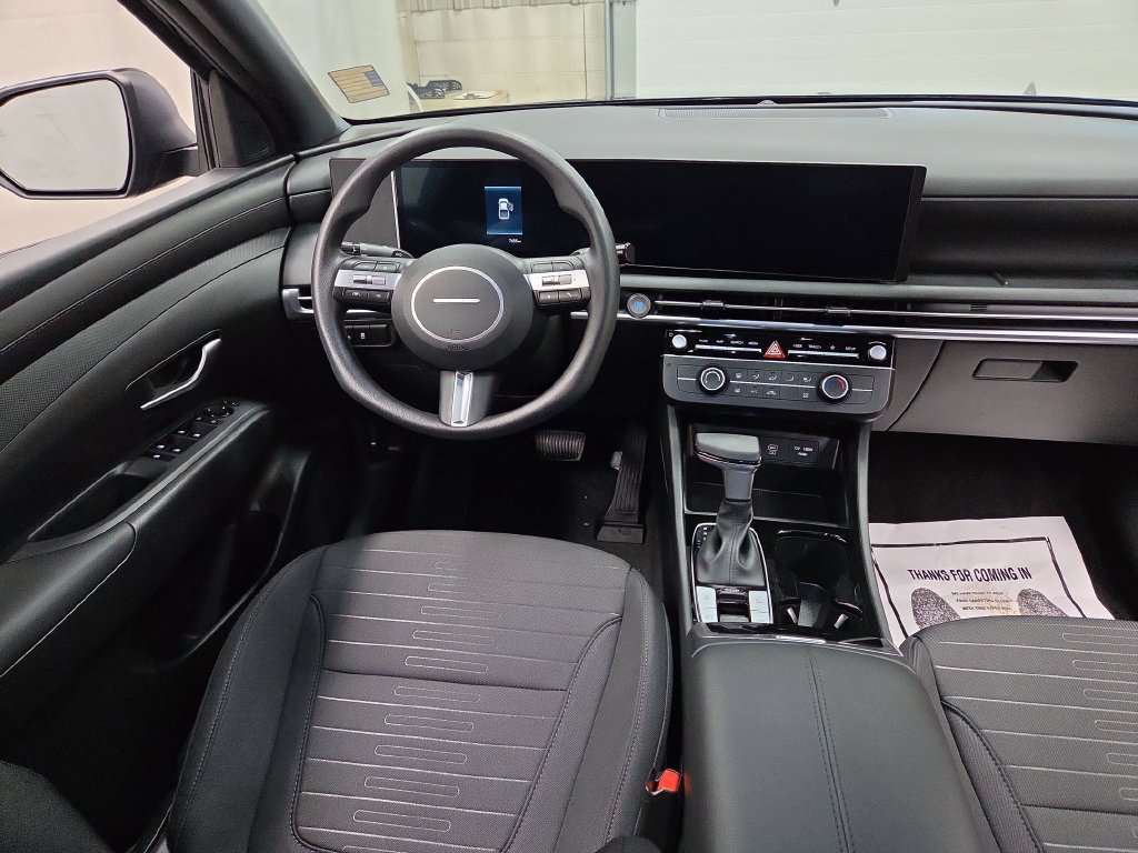 Used 2025 Hyundai Santa Cruz SE AWD/4WD image 12