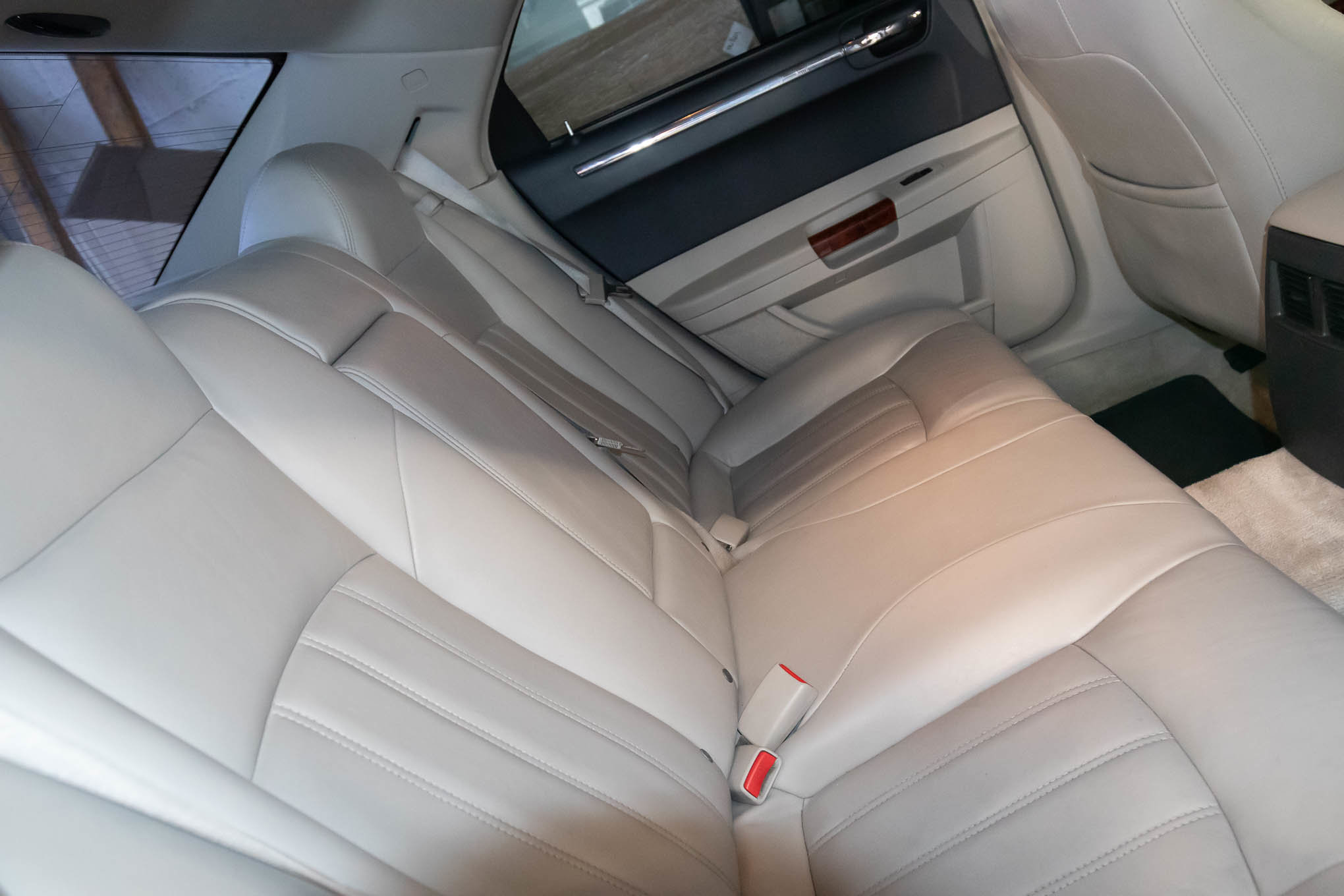 Used 2005 Chrysler 300 C w/ Navigation & Sound Group II RWD image 16
