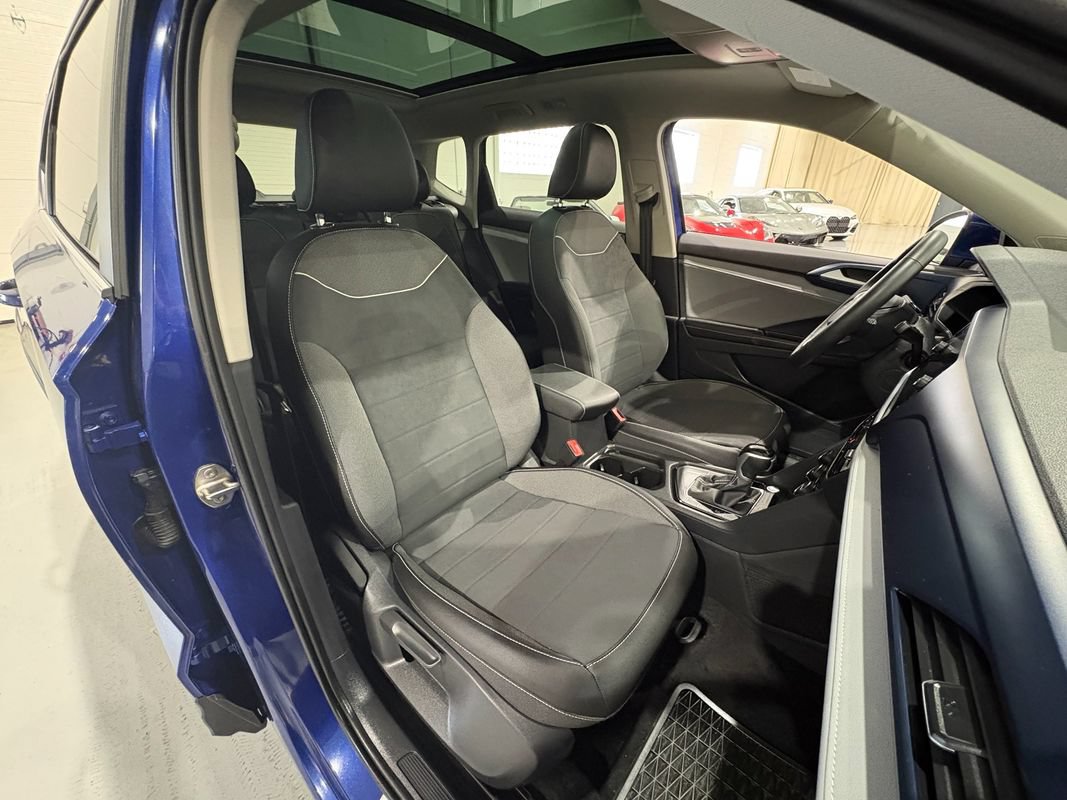 Used 2024 Volkswagen Taos SE w/ Panoramic Sunroof Package FWD image 43