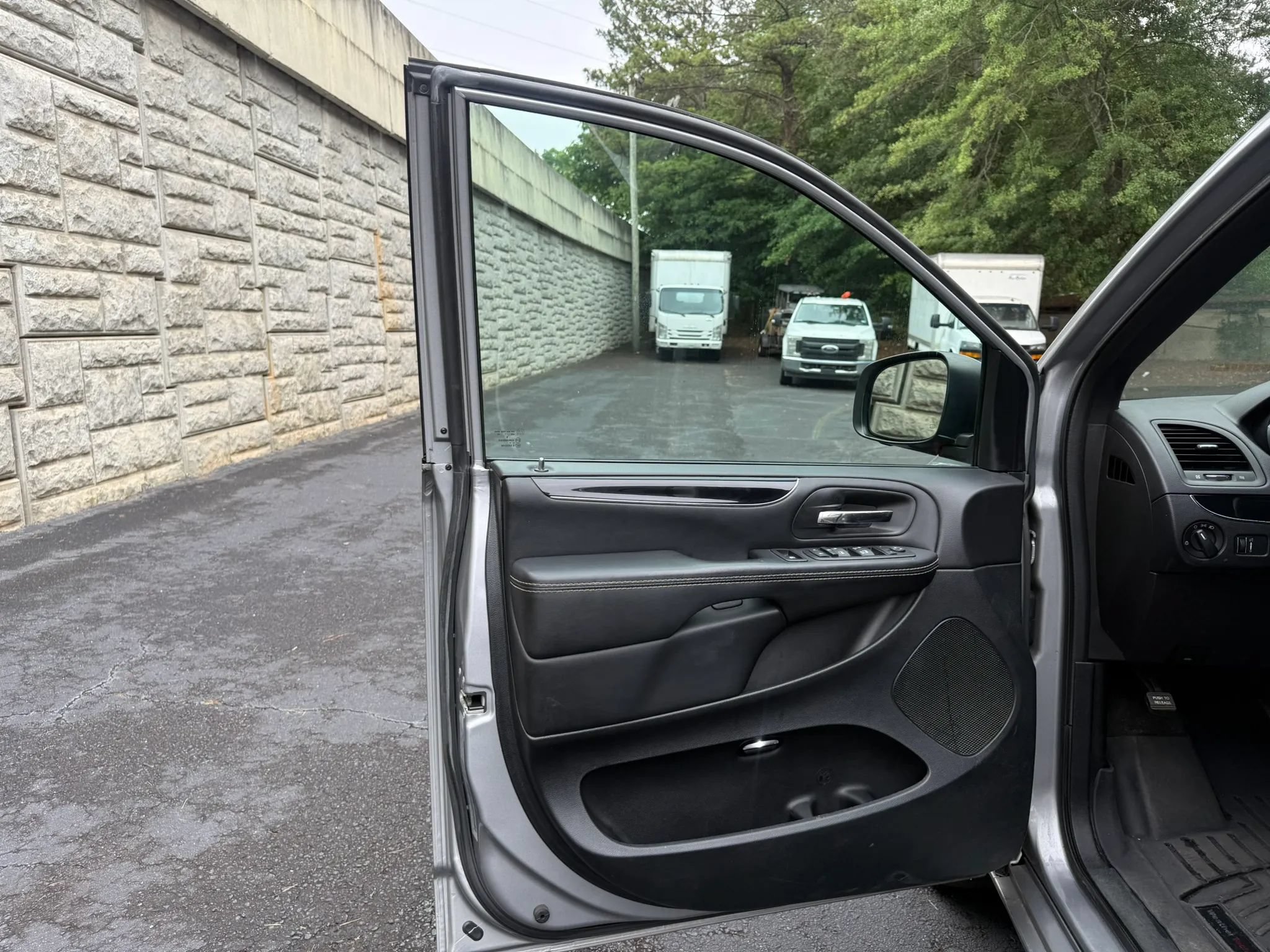 Used 2017 Dodge Grand Caravan SE FWD image 11