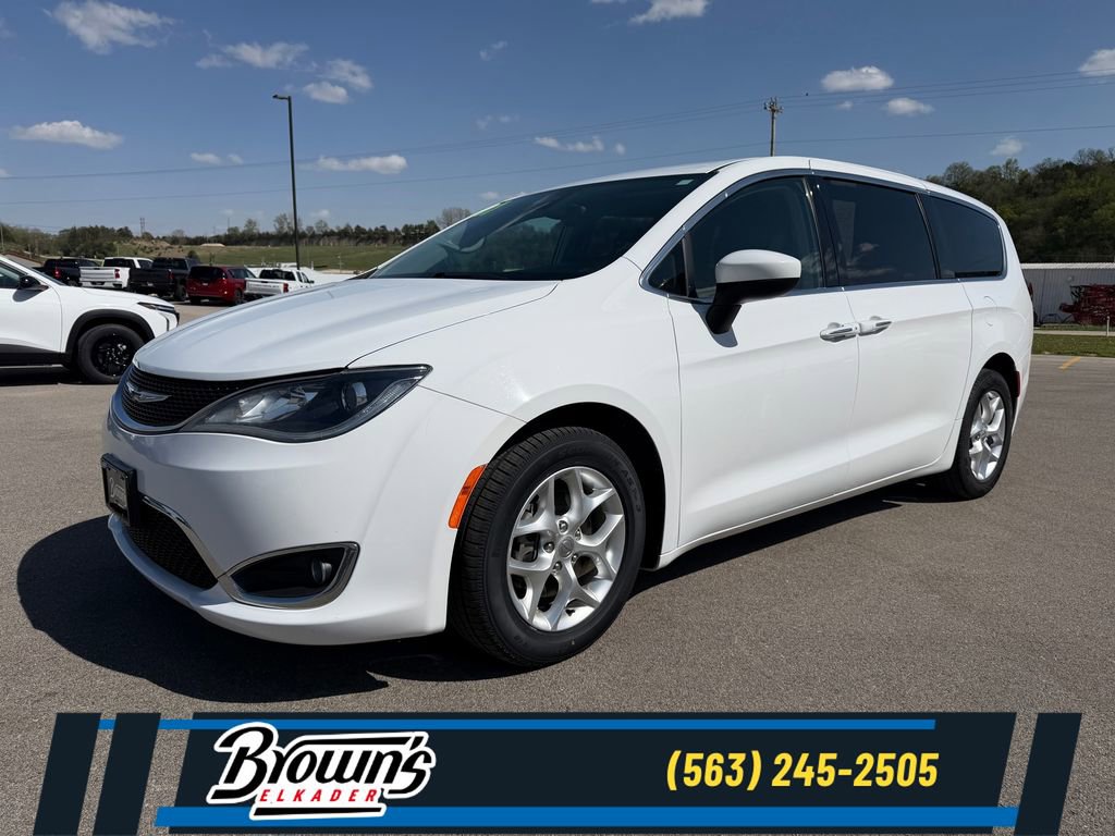 Used 2017 Chrysler Pacifica Touring Plus w/ Tire & Wheel Group FWD image 1