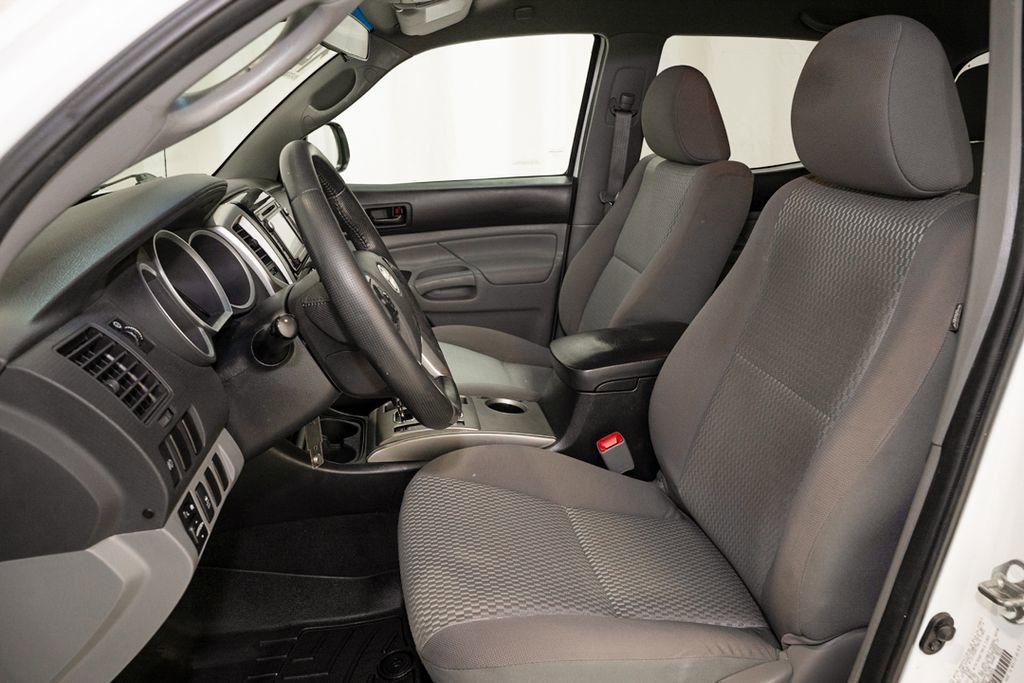 Used 2014 Toyota Tacoma PreRunner w/ SR5 Package RWD image 9