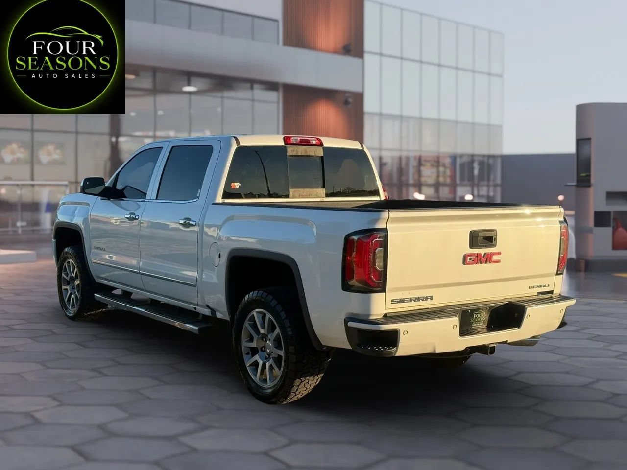 Used 2017 GMC Sierra 1500 Denali AWD/4WD image 2