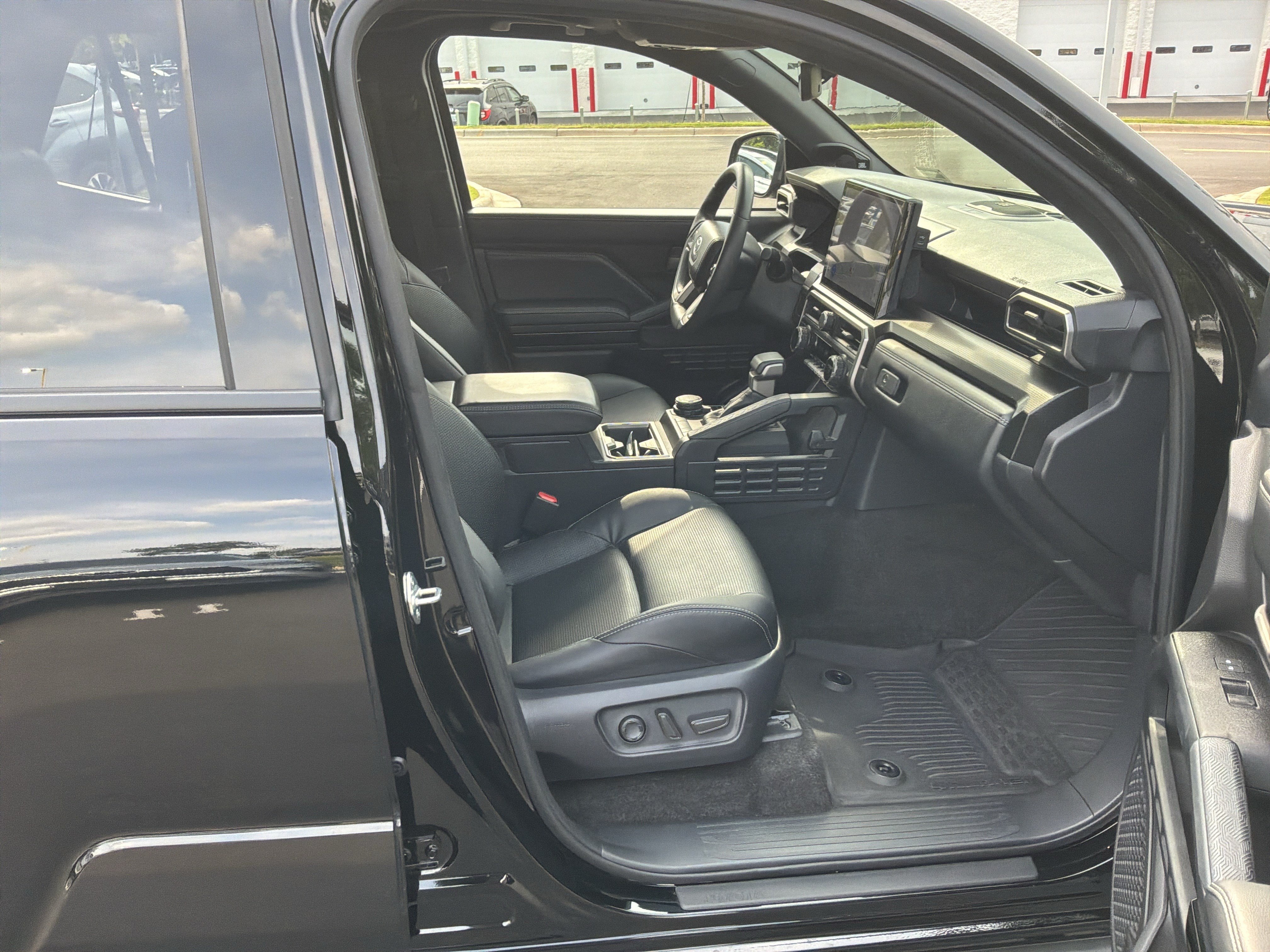 Used 2025 Toyota 4Runner Limited AWD/4WD image 41