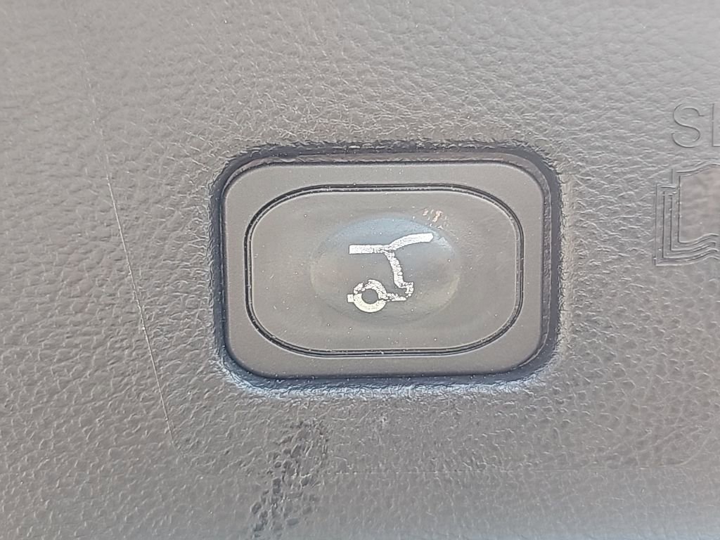 Used 2019 Ford Edge Titanium w/ Equipment Group 301A image 7