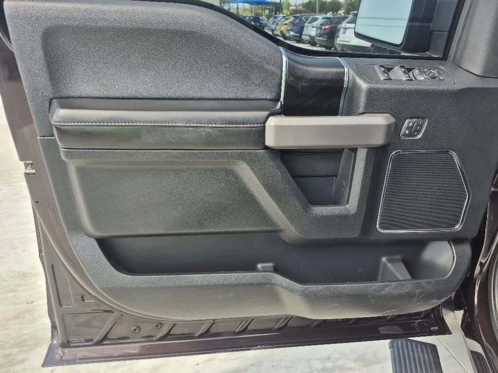 Used 2019 Ford F150 Platinum w/ Equipment Group 701A Luxury AWD/4WD image 16