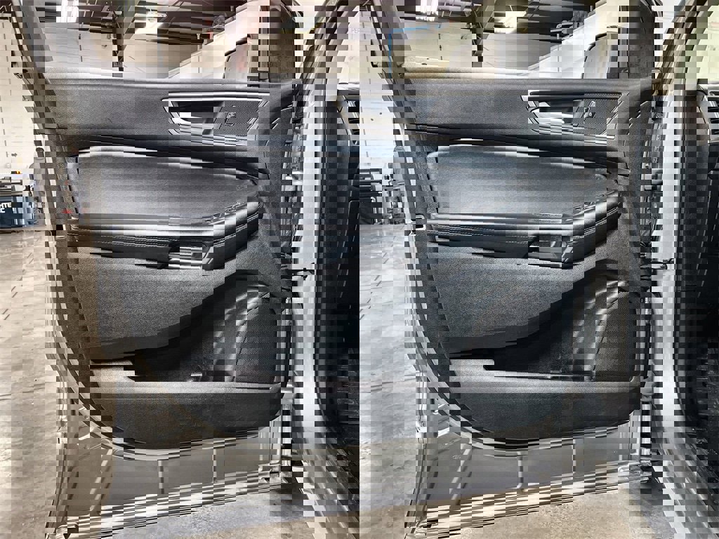 Used 2024 Ford Edge SEL image 15