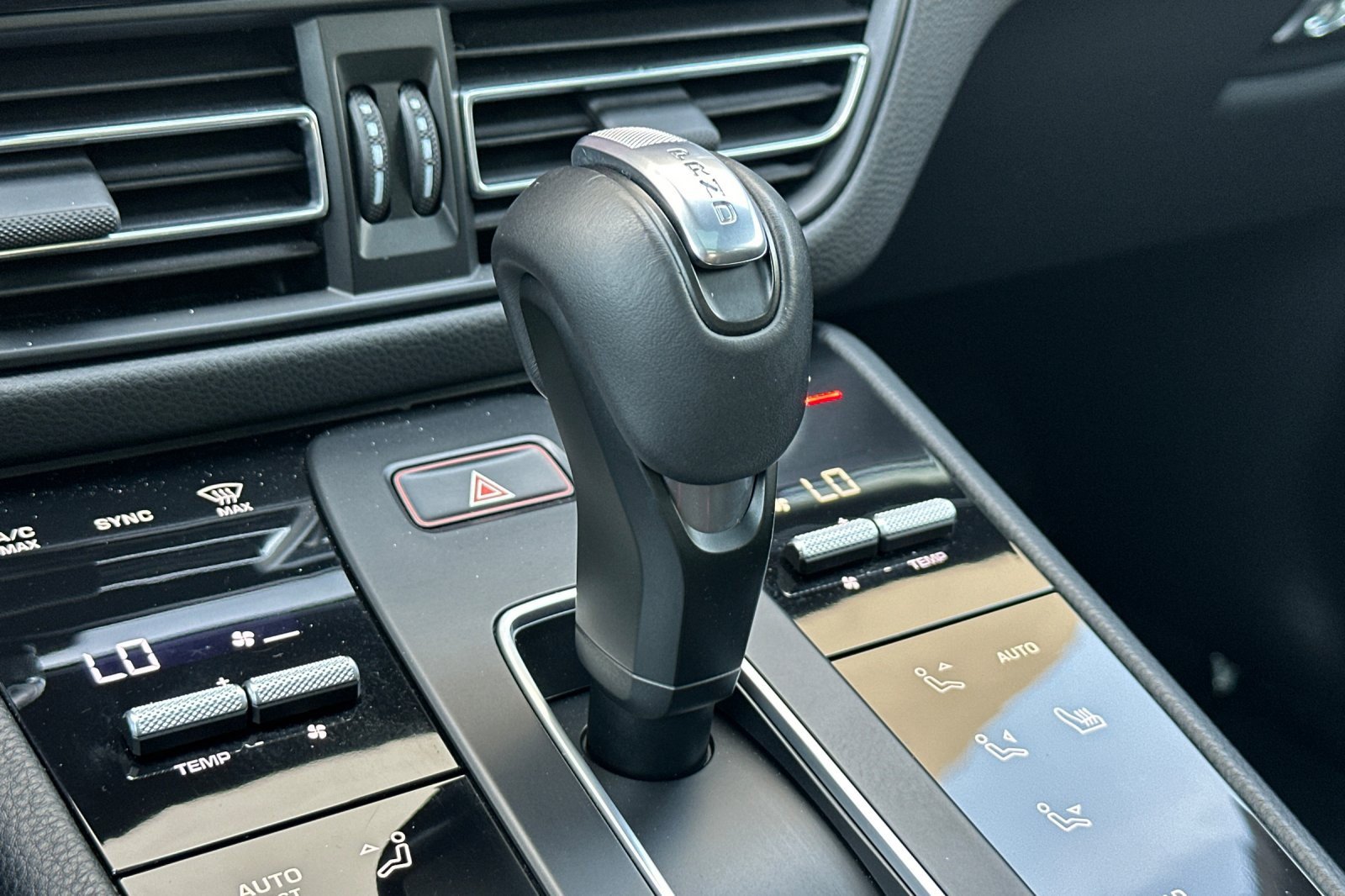 Used 2023 Porsche Macan AWD/4WD image 21