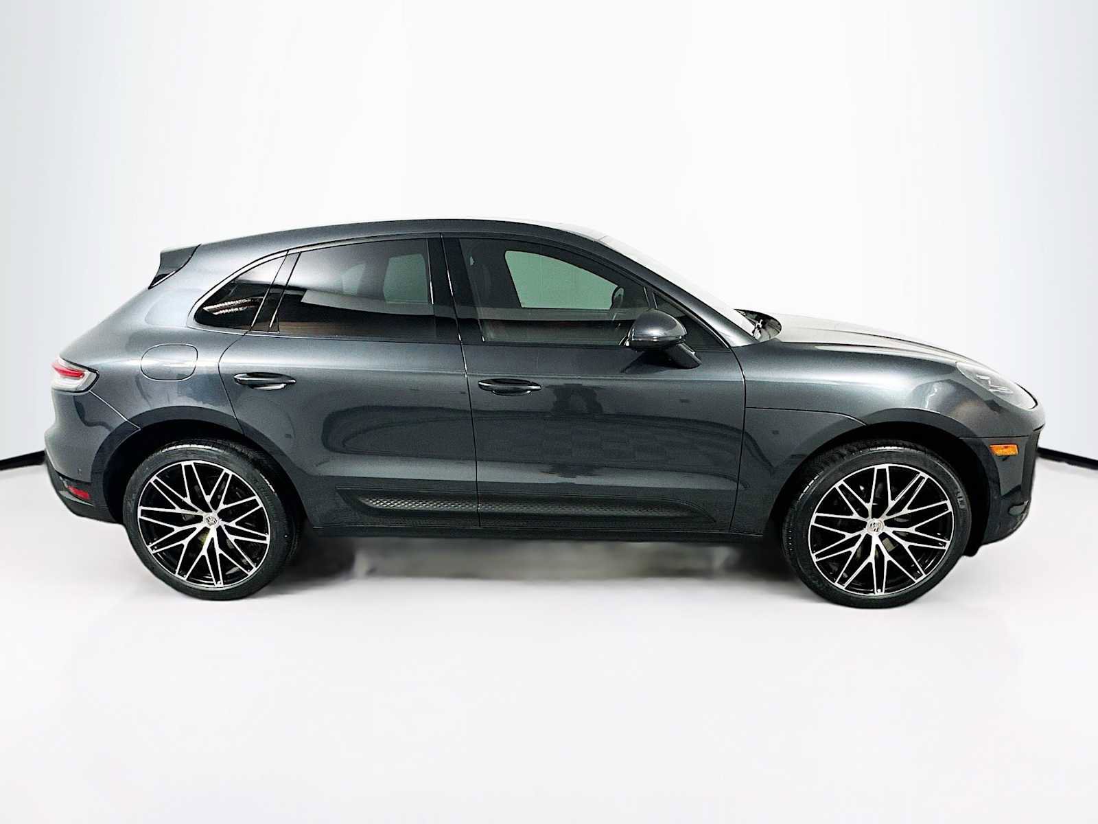 Certified 2022 Porsche Macan image 8