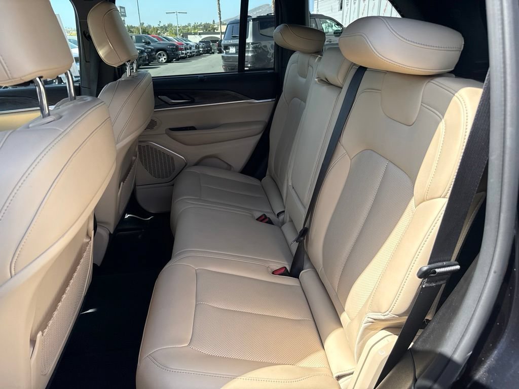 Certified 2024 Jeep Grand Cherokee Limited w/ Luxury Tech Group II RWD image 19