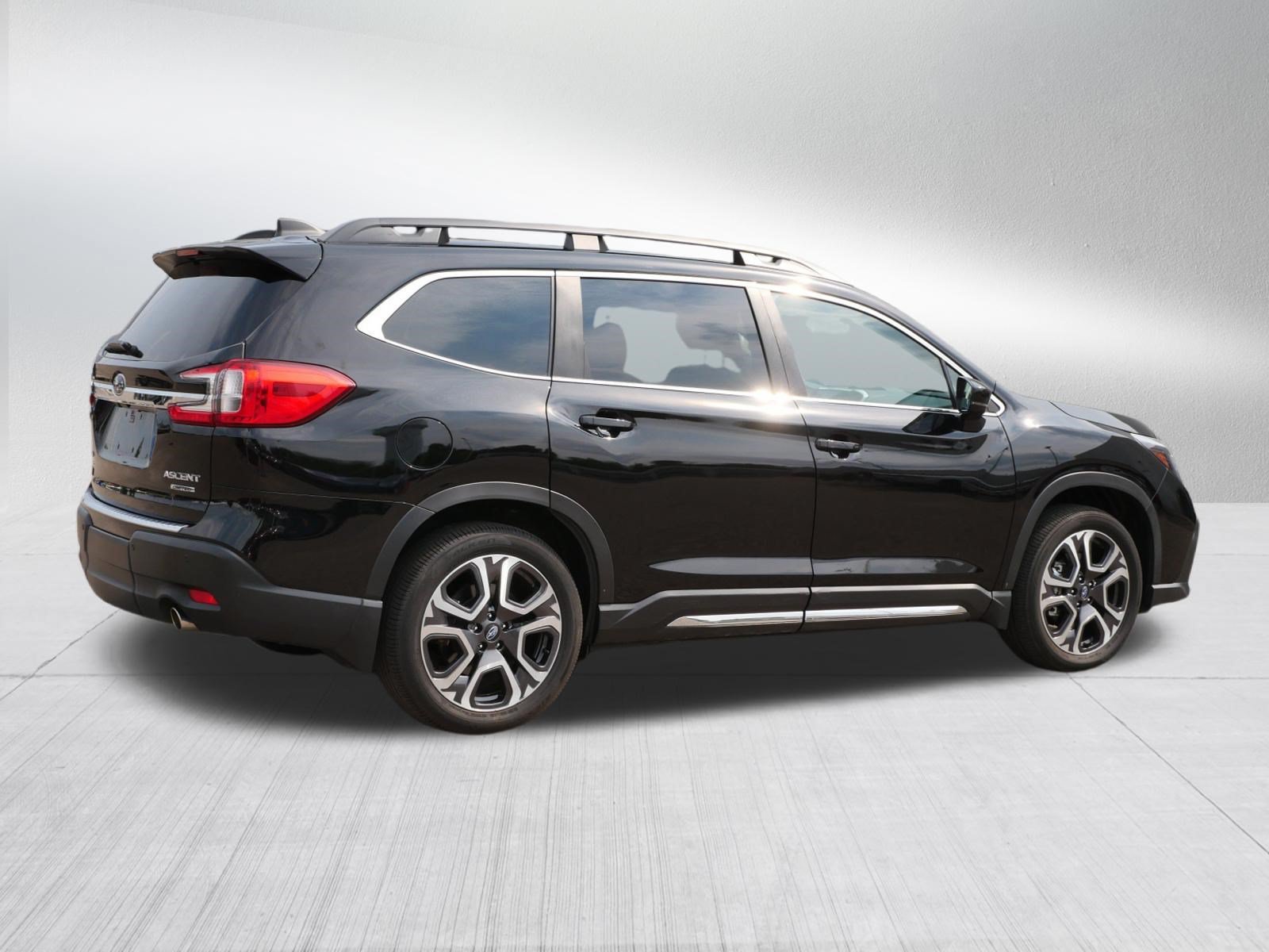 Used 2024 Subaru Ascent Limited w/ Technology Package AWD/4WD image 7