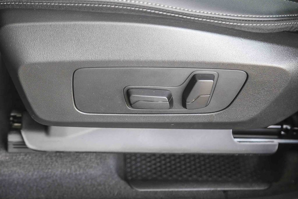 Used 2026 BMW X1 xDrive28i AWD/4WD image 17