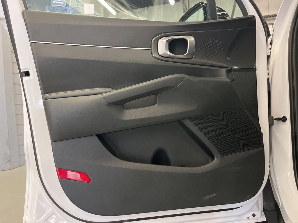 Used 2021 Kia Sorento S w/ Panoramic Sunroof Package image 9