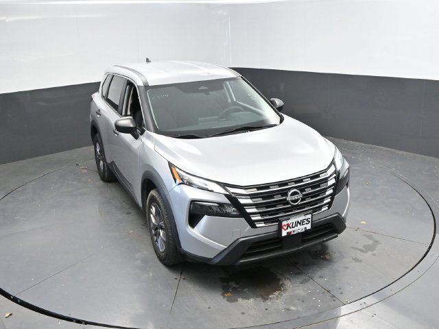 Used 2024 Nissan Rogue S AWD/4WD image 32