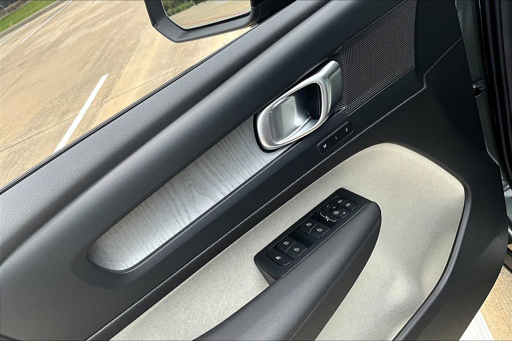 New 2026 Volvo XC40 B5 Plus w/ Protection Package Premier image 23