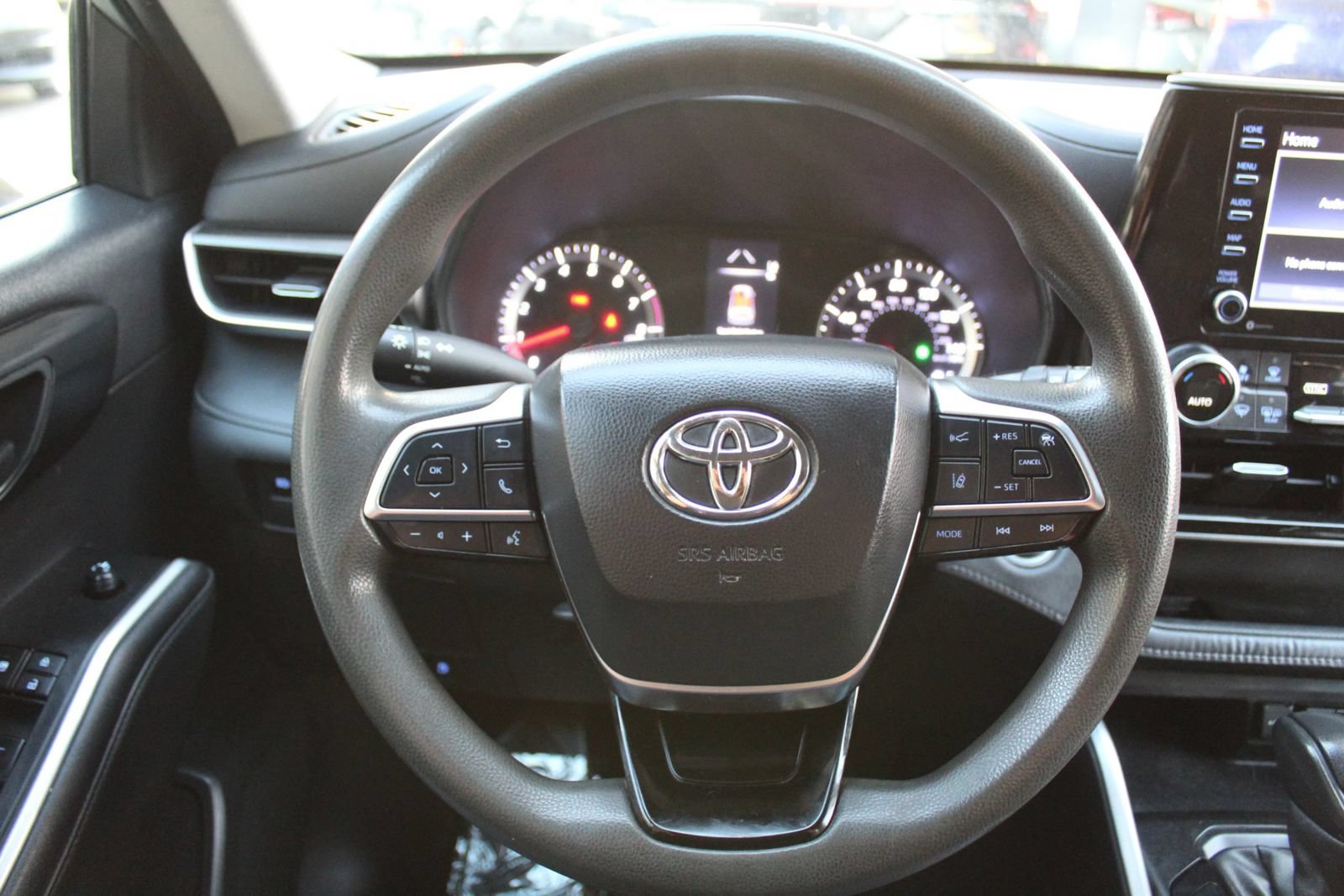 Used 2021 Toyota Highlander L FWD image 18