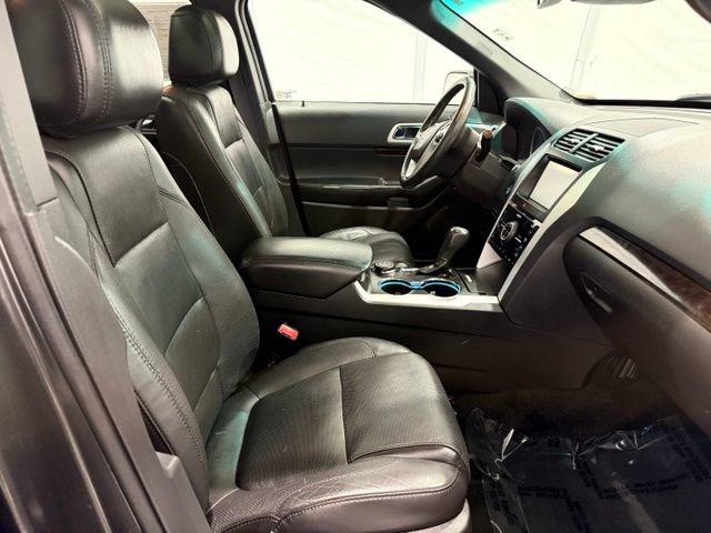 Used 2015 Ford Explorer Limited w/ Equipment Group 302A AWD/4WD image 24