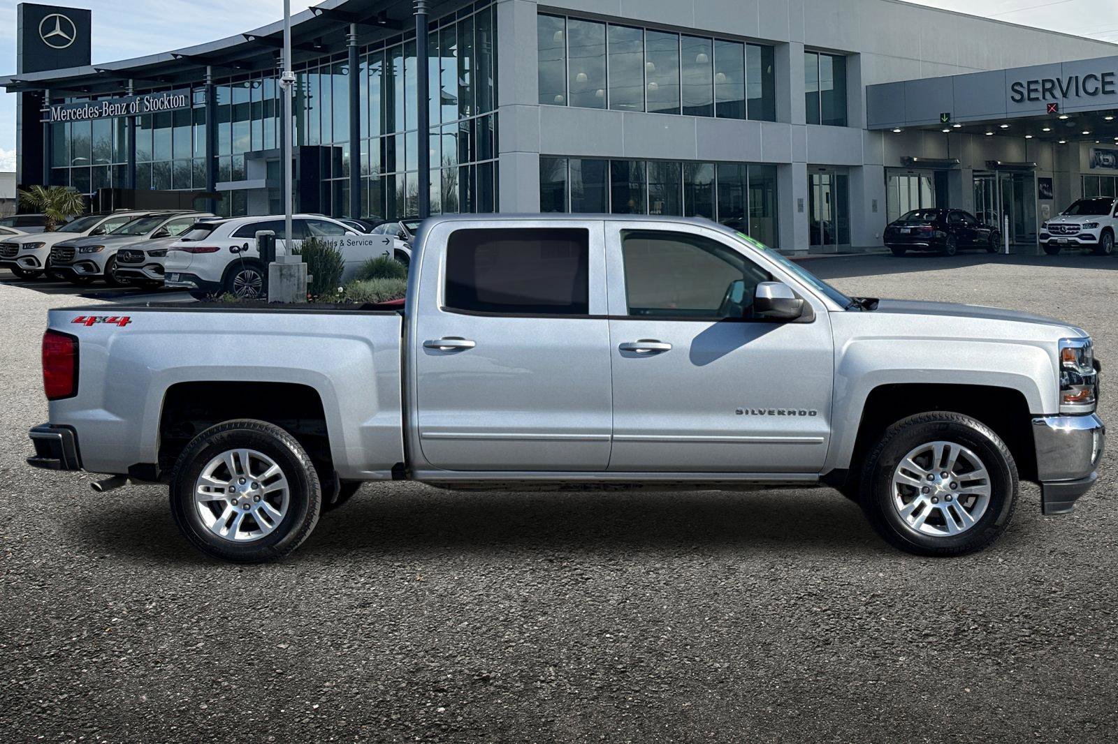Used 2018 Chevrolet Silverado 1500 LT w/ All Star Edition AWD/4WD image 3