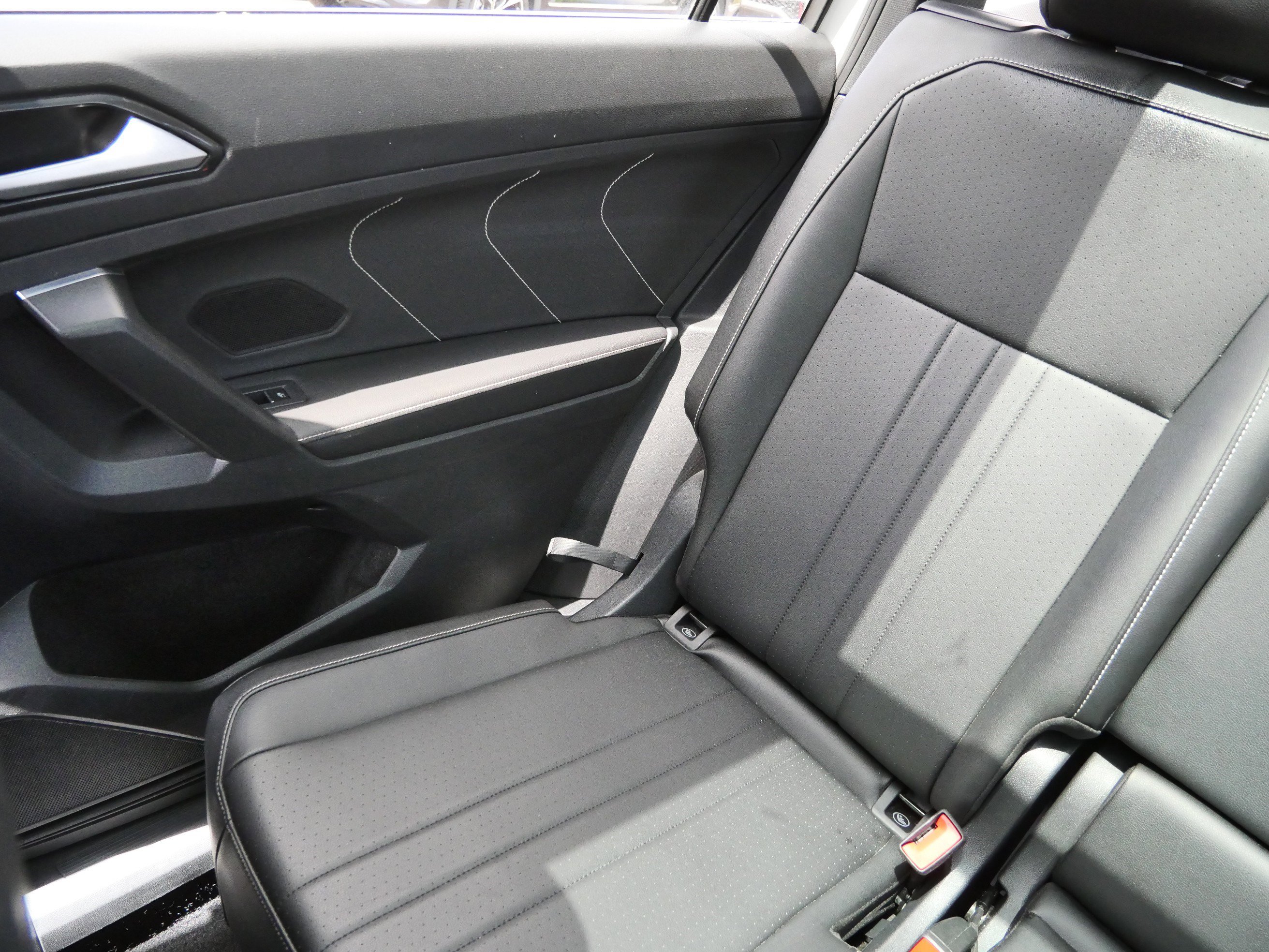 Used 2023 Volkswagen Tiguan SE R-Line FWD image 12